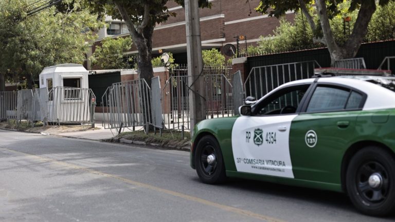Persecución dejó dos detenidos en Vitacura: Delincuentes intentaron atropellar a Carabineros