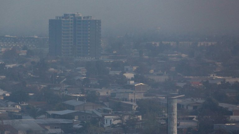 Decretan Alerta Ambiental para este domingo 2 de junio: Revisa cuáles son las restricciones