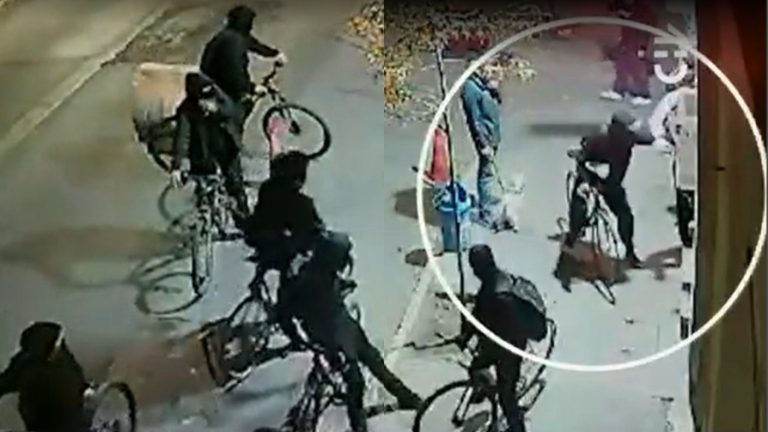 Reconocido tiktoker es atacado por al menos 30 ciclistas en Santiago Centro: “Es molesto…”