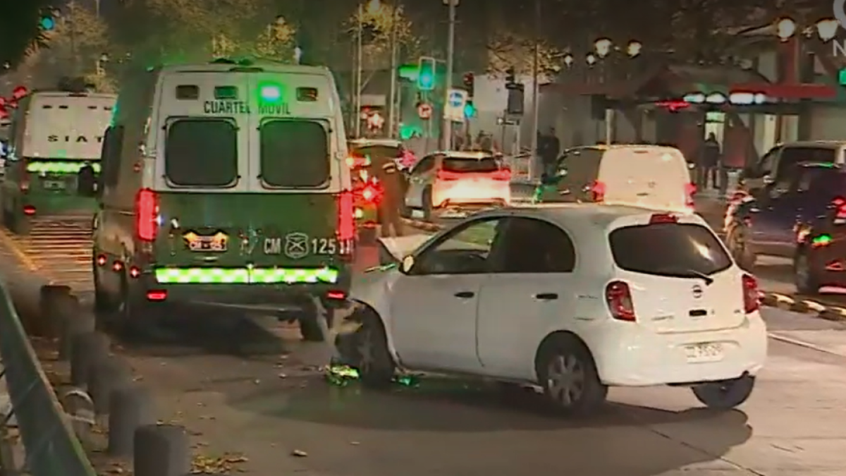 Conductor ebrio chocó a patrulla de Carabineros a pasos de La Moneda ...