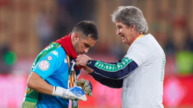 “Te quiere mucho”: Betis despide como leyenda a Claudio Bravo e incluye saludo de Alexis Sánchez