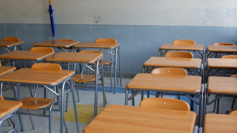 Sistema frontal: Revisa las comunas que suspendieron las clases para este miércoles