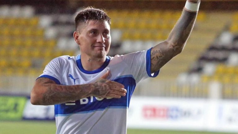 Nicolás Castillo responde a rumores de posible retiro del fútbol: “Aguante Católica”