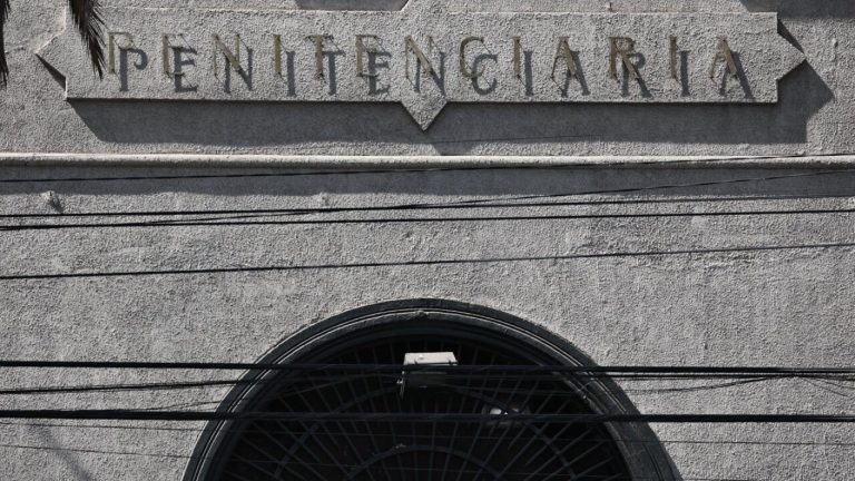 Desórdenes en Cárcel de Alta Seguridad dejaron gendarmes heridos y desataron operativo policial