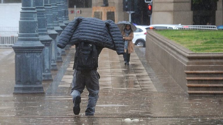 Lluvia en Santiago ESTE fin de semana: Revisa hasta cuándo, a qué hora y cuánta agua caerá