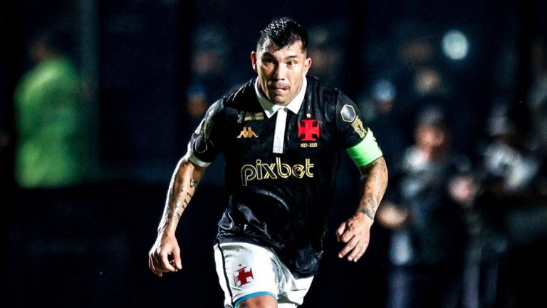 La UC mira de reojo: Situación de Gary Medel podría cambiar radicalmente en Vasco da Gama