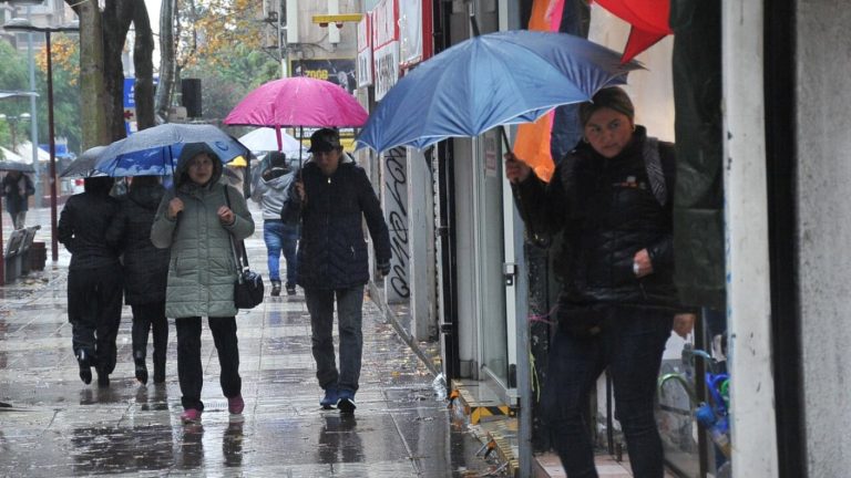 Alarma meteorológica: ¿A qué hora será el peak de lluvias en Santiago durante este jueves?