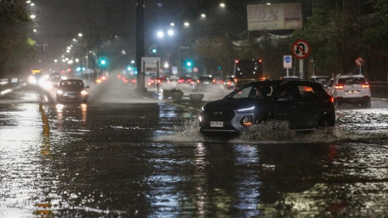 Lluvias en Santiago: Estos son los puntos críticos por acumulación de agua en la RM
