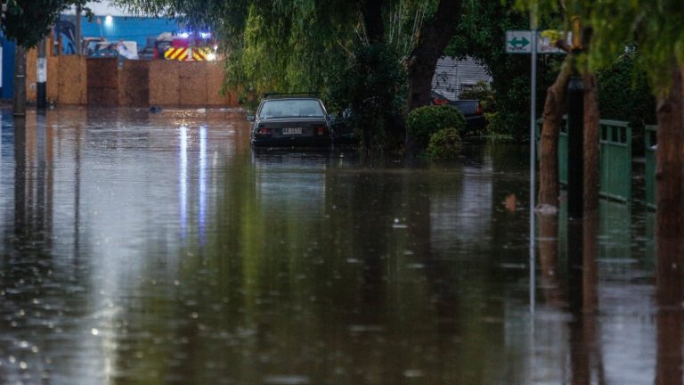 ¿Sigue el sistema frontal? Revisa en qué regiones seguirán las lluvias ESTE VIERNES
