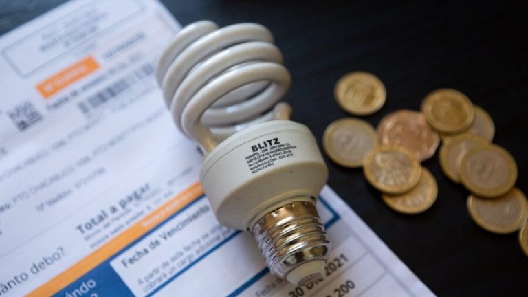 Se viene alza en cuentas de luz: ¿Por qué subirá, cuánto y desde qué fecha?