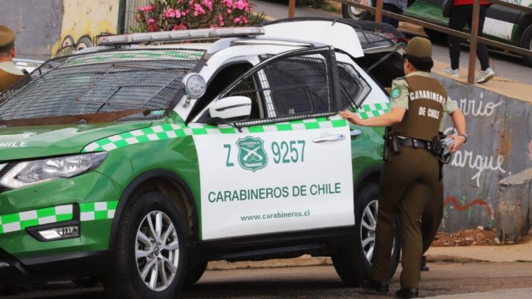 Chocaron tres casas: Persecución dejó a dos carabineros heridos tras violento final en Puente Alto
