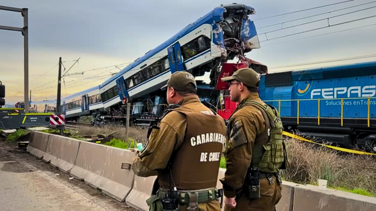 Detienen a maquinista y funcionario de EFE tras fatal choque de trenes en San Bernardo