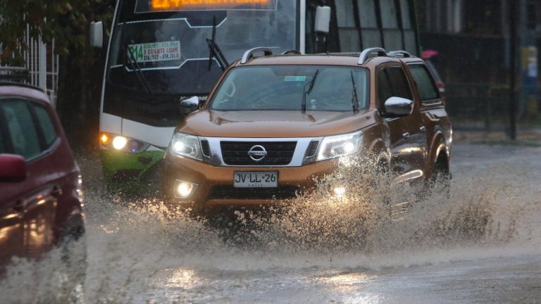 Suspenden clases en región Valparaíso: Caerían hasta 100 mm de agua en nuevo sistema frontal
