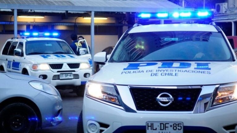 Ladrón murió tras robo: PDI frustró encerrona a disparos y delincuentes chocaron poste en Cerrillos