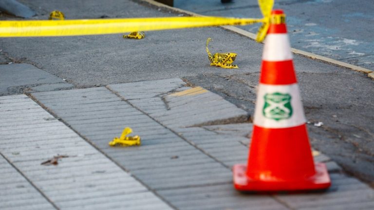 Carabinero sufrió robo de auto en San Miguel: Delincuentes se llevaron su arma institucional