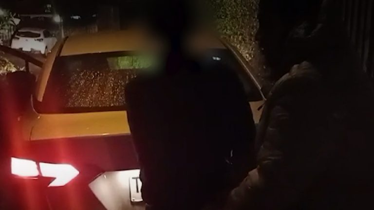 Líder tenía 17 años y actuaban con extrema violencia: Usaban aplicación para robar automóviles