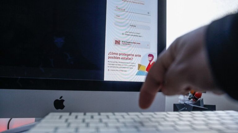 Reportan masiva caída en aplicaciones de Banco Estado, Banco Santander y Banco de Chile