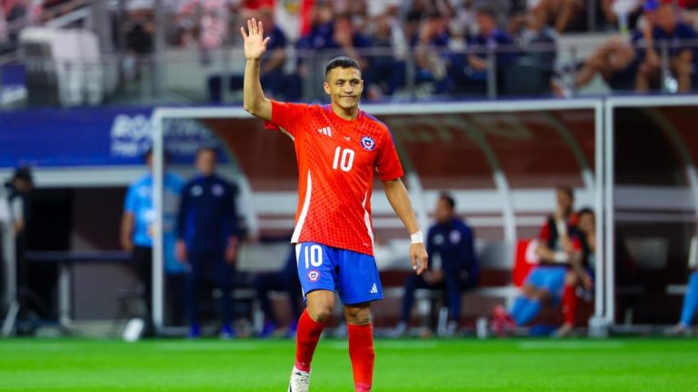 La Roja llegó a Nueva Jersey tras accidentado viaje y ya prepara duelo ante Argentina