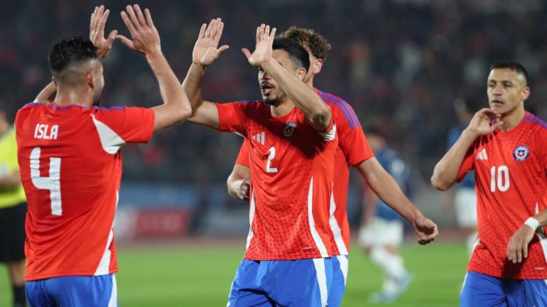 Gareca mete cambios: La formación confirmada de Chile para enfrentar a Argentina