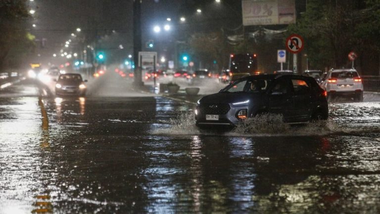 Anuncian probables tormentas eléctricas en 6 regiones del país: Santiago está incluido