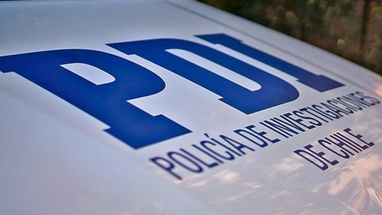 Mujer fue detenida tras encubrir homicidio frustrado de su pareja contra su hijo de dos años: Está en riesgo vital