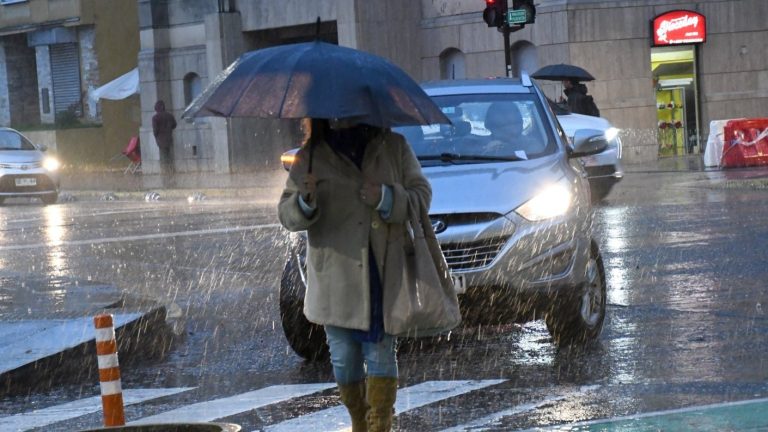 ¿A qué hora comenzará a llover en Santiago por el sistema frontal?