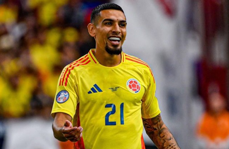 Se lo buscó: Daniel Muñoz fue expulsado en duelo de Colombia vs Uruguay por infantil codazo