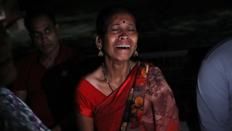 Tragedia en India: Mas de 100 muertos por estampida en evento religioso