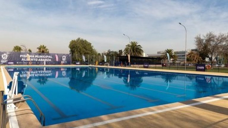 Maipú estrena moderna piscina olímpica con sistema para la inclusión deportiva