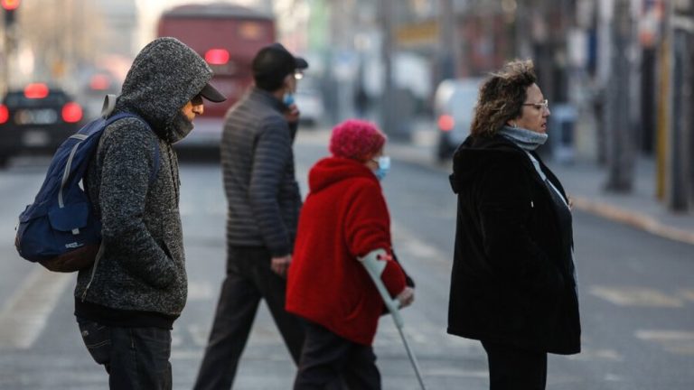 Mínimas de -2° en Santiago: Revisa qué días se pronostica frío extremo en la RM