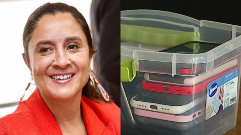 Las Condes prohibió celulares en colegios: Alcaldesa apuntó a “agresividad y distracción” en clases