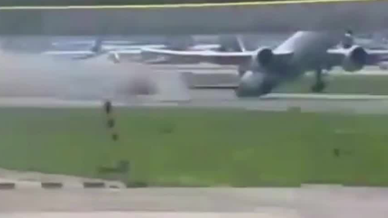 Avión de Latam se arrastró en medio del aeropuerto de Milán: Estaba con sobrepeso