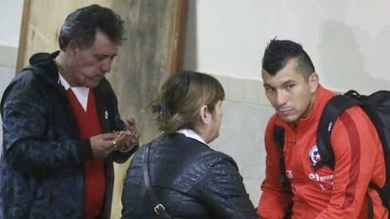 El sentido mensaje de Gary Medel para despedir a su madre: “Mi viejita nos ha dejado”