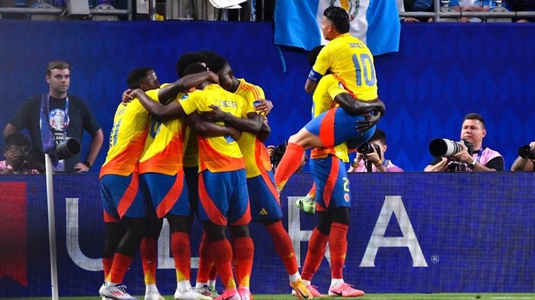 James Rodríguez comanda la alineación de Colombia para enfrentar a Argentina