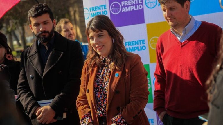 Constanza Martínez se convirtió en presidenta del Frente Amplio: Partido eligió primera directiva