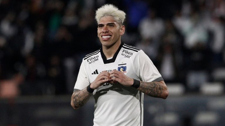 Colo Colo venció 2-0 a Unión Española en un peleado encuentro por el Campeonato Nacional