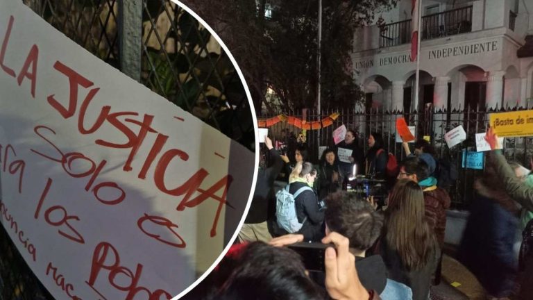 Exigen renuncia de Javier Macaya en frontis de la UDI tras dichos por condena a su padre por abusos sexuales