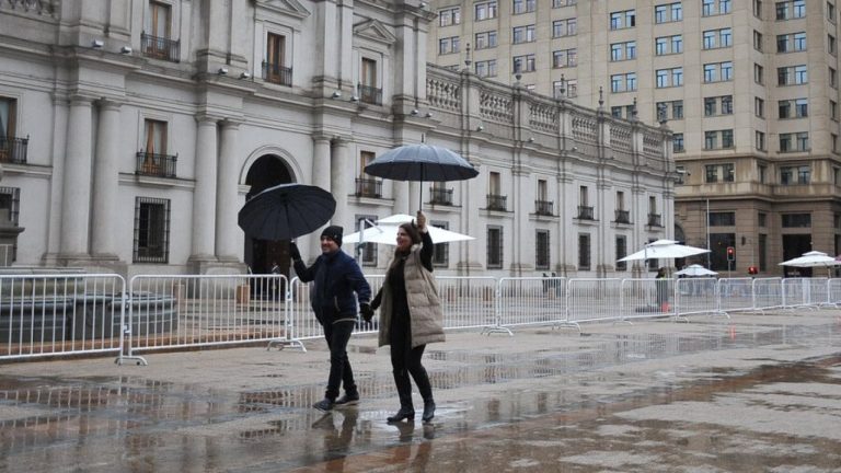 Aumentan los días de lluvia en Santiago: Advierten precipitaciones continuas para la próxima semana