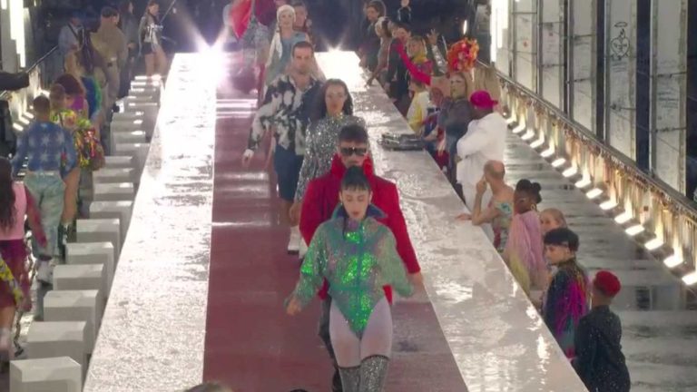¡Puro glamour! París demostró con una pasarela porqué es la capital mundial de la moda en los Juegos Olímpicos 2024