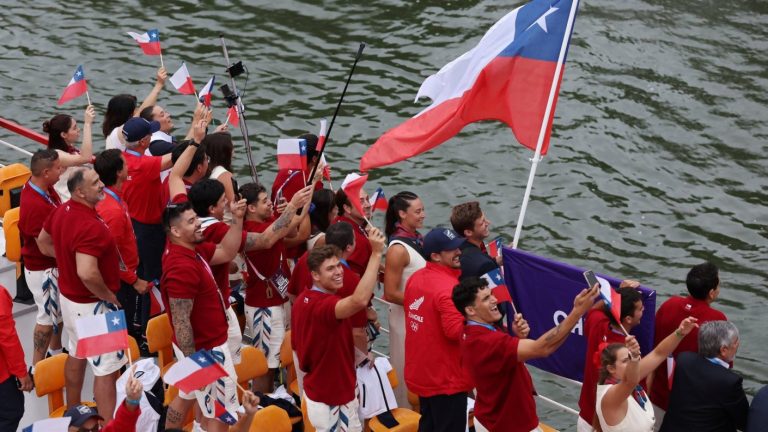 ¡Orgullo total! Así fue el desfile del Team Chile en la inauguración de los Juegos Olímpicos 2024