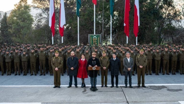 Más de 500 nuevos carabineros: Pdte. Gabriel Boric presentó refuerzos en seguridad para la RM