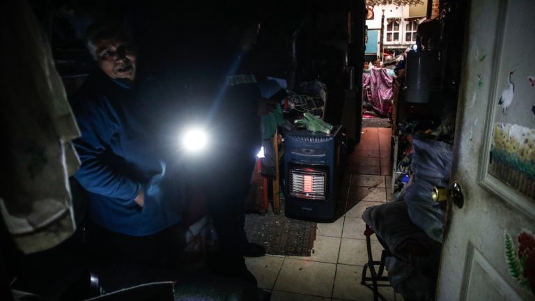 Hasta $40 mil y retribución por daños a artefactos: 400 mil clientes se beneficiarían por compensación de Enel