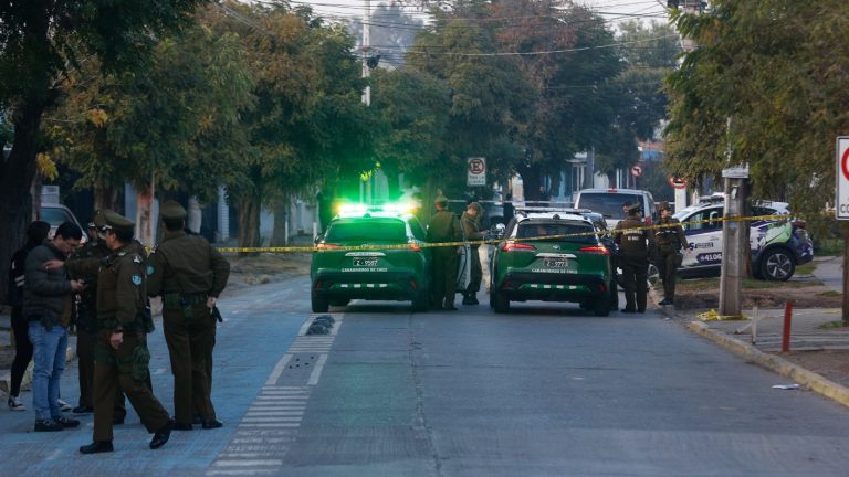Femicidio frustrado en Estación Central: Sujeto entró a departamento de su ex y le disparó 3 veces