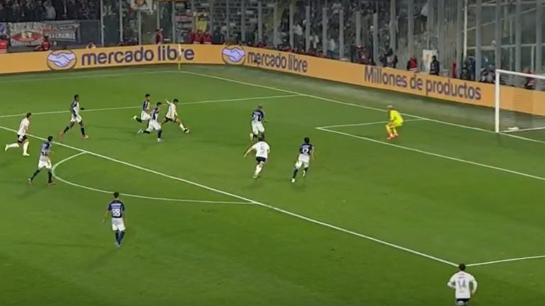 Asistencia de Carlos Palacios y definición del Vicho Pizarro: Así fue el gol de Colo Colo ante Junior