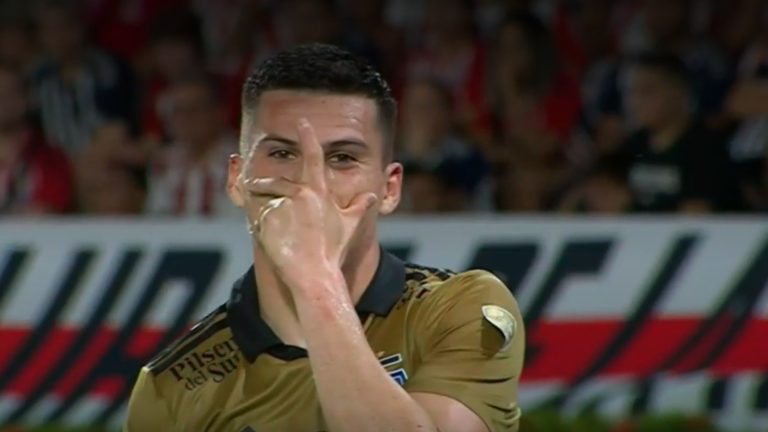 ¡Qué golazo! Lucas Cepeda y un furioso remate para el primero de Colo Colo en Barranquilla