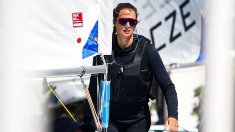 María José Poncell tuvo su debut en la vela olímpica en una jornada marcada por la falta de viento