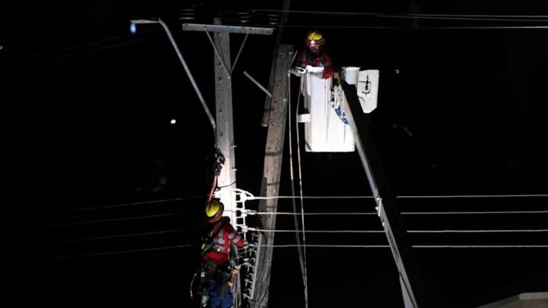 Reportan cortes de luz por sistema frontal: Revisa en tiempo real si tu comuna está siendo afectada