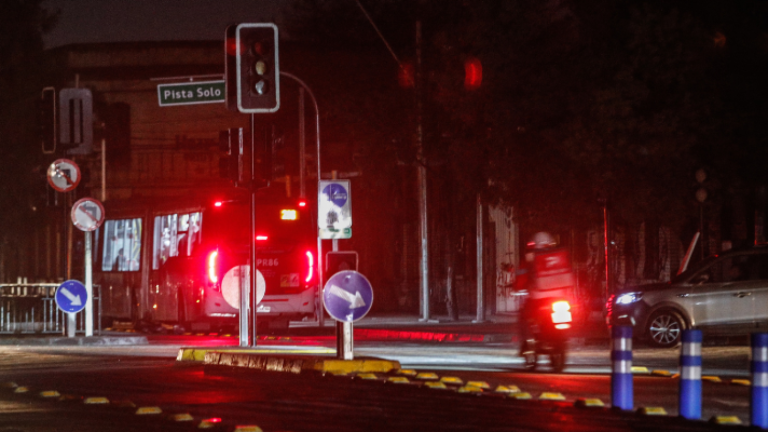 “Entre martes y miércoles”: Enel responde por reposición del suministro eléctrico en la región Metropolitana