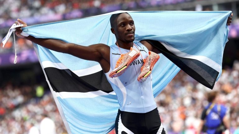 Otro golpe en París 2024: Letsile Tebogo pulveriza a Noah Lyles y gana el oro en los 200m planos