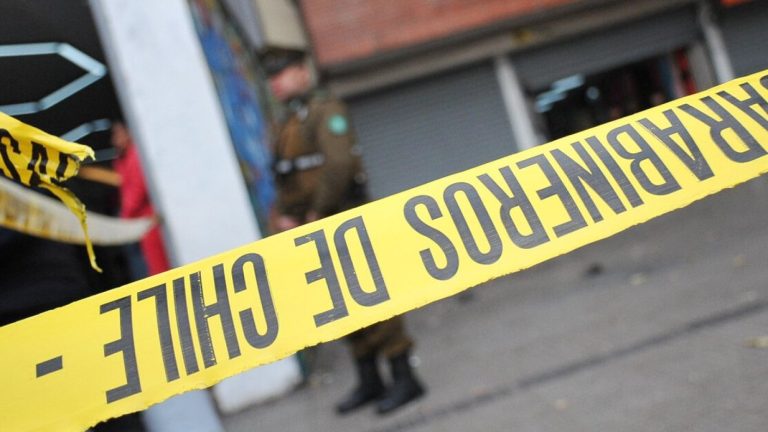 Estremecedor hallazgo de restos humanos en Maipú: Encontraron una pierna en canal de regadío